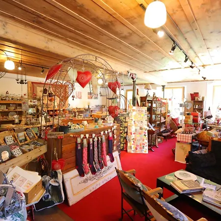 La Reine Des Pres Bed & Breakfast