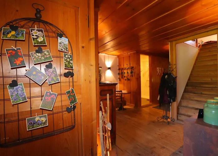 La Reine Des Pres Bed & Breakfast 3*