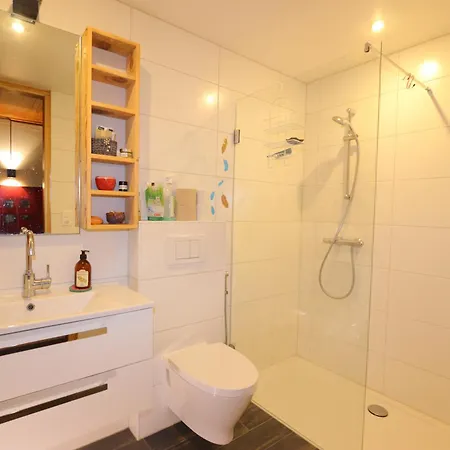 La Reine Des Pres Bed & Breakfast La Tine