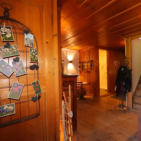 La Reine Des Pres Bed & Breakfast *