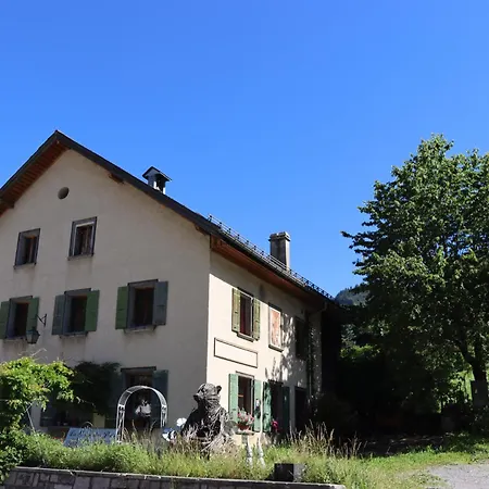 La Reine Des Pres Bed & Breakfast *